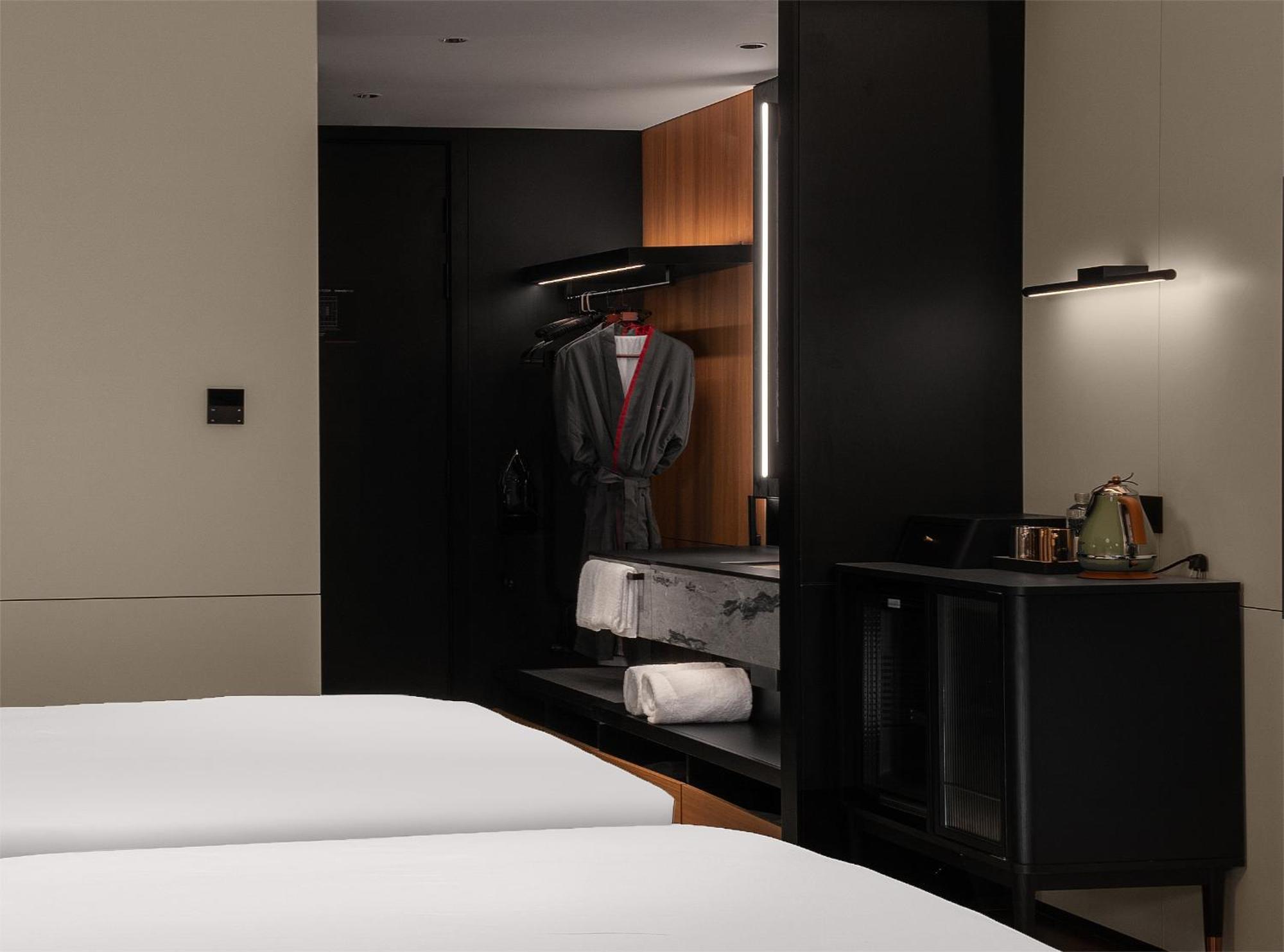 Intercity Hotel Guangzhou South Railway Station - Free Minibar Including Erdinger Weissbier Bagian luar foto